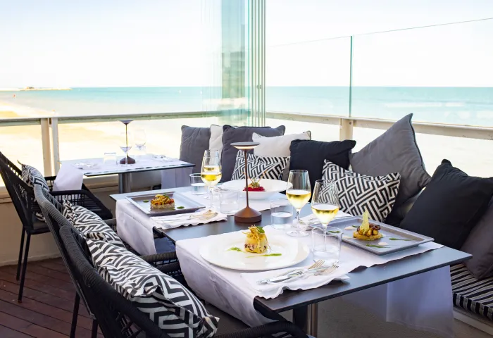 Hôtel à Pesaro avec restaurant avec vue sur la mer